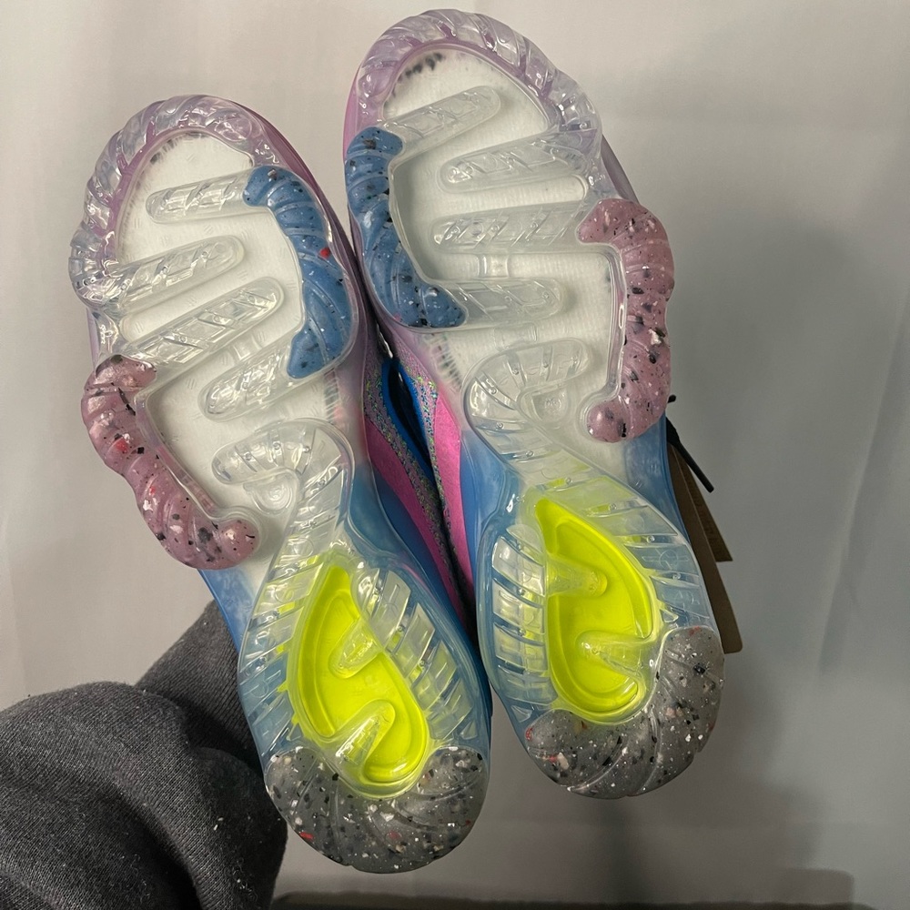 Nike Air VaporMax 2021 Flyknit Next Nature
- Size 5.5 women’s - Picture 2 of 6